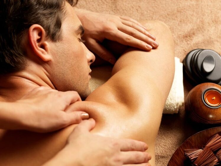 massaggio per un uomo per l'ingrandimento del pene